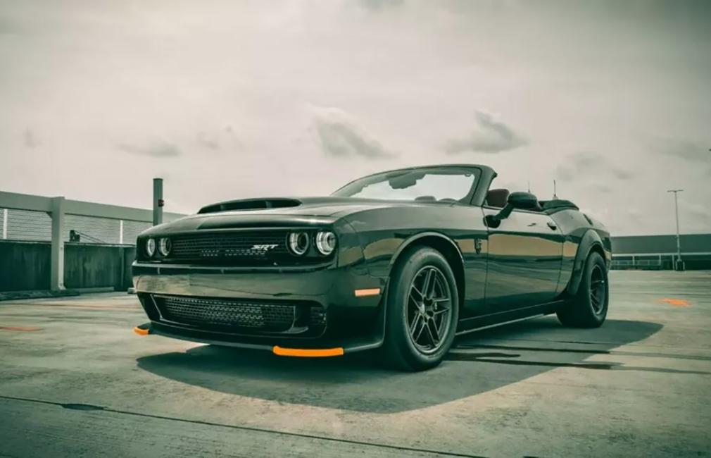 Découper une Dodge Challenger à 100 000 € 